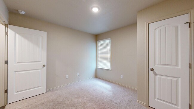 Building Photo - 2 WEEKS FREE RENT IN A GORGEOUS DUPLEX IN COPPERAS COVE!