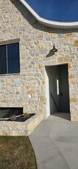 Covered Entrance - 107 S Moonlit Rd