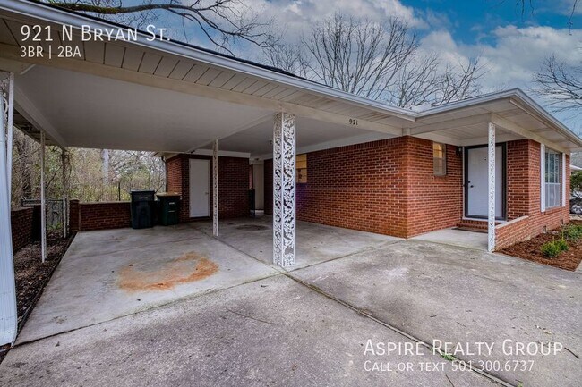 Building Photo - Updated 3 bedroom Home in Midtown