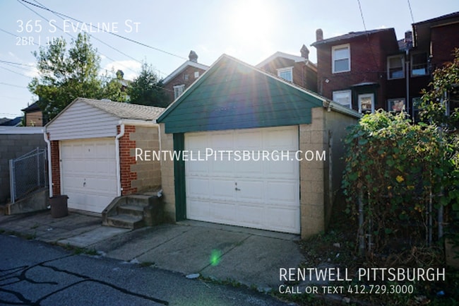 Building Photo - 365 S Evaline St