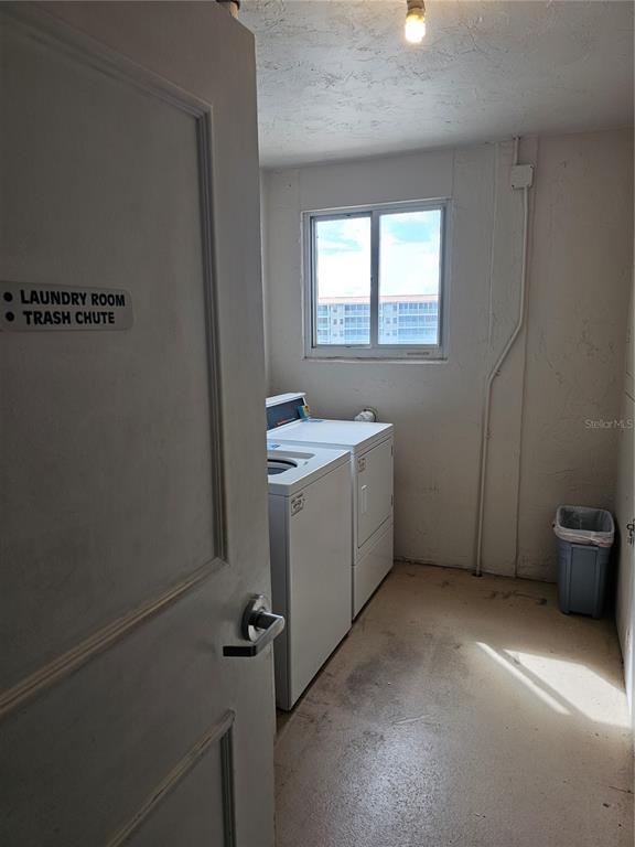 Building Photo - 1255 Tarpon Center Dr