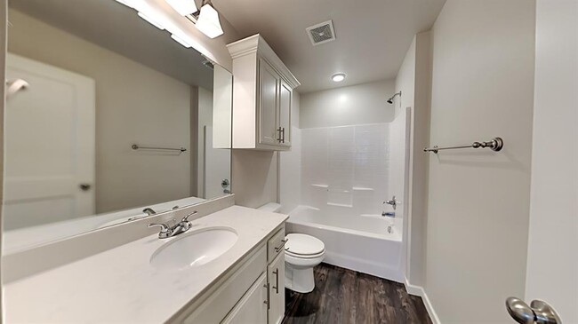 Building Photo - 443 Summit Ridge Dr
