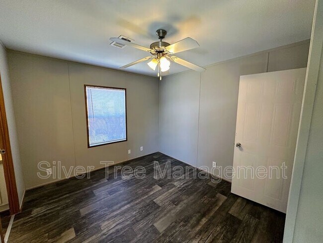 Building Photo - 260 Lark Meadow Dr