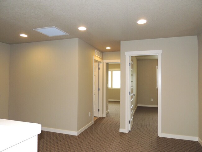 Building Photo - RENT REDUCTION; Modern Hawks Prairie Townhome