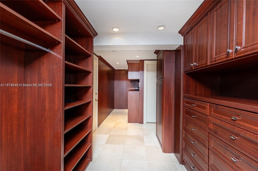 Building Photo - 20201 E Country Club Dr