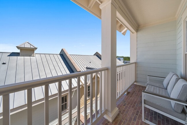 Building Photo - 49 Pleasant St