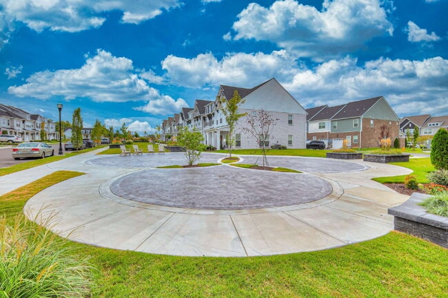 Building Photo - Like-New Modern Townhome Near Dining, Shopping, Trails & Old Hickory Lake