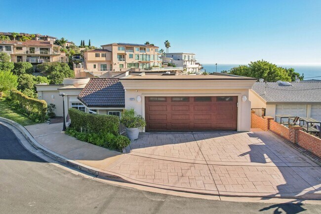 Building Photo - La Jolla Home with Ocean Views! Solar and AC
