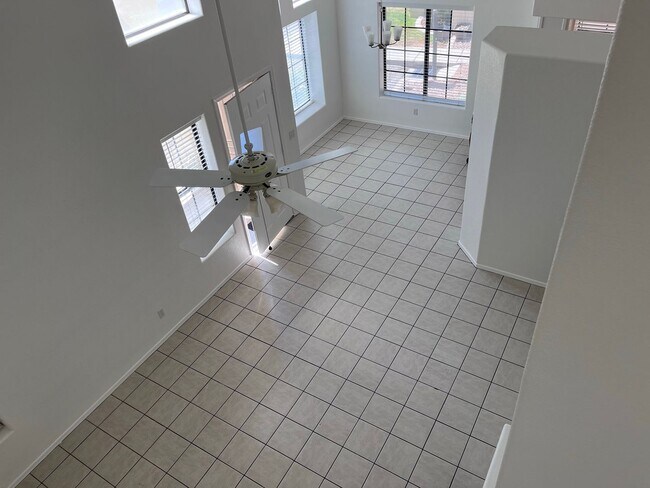 Building Photo - COMING SOON! 3 bed 3 bath Town house with ...