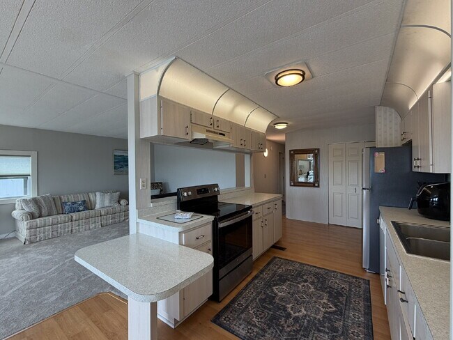 Building Photo - "Charming 2-Bed, 2-Bath Mobile Home Retreat in Harbor Cove!"
