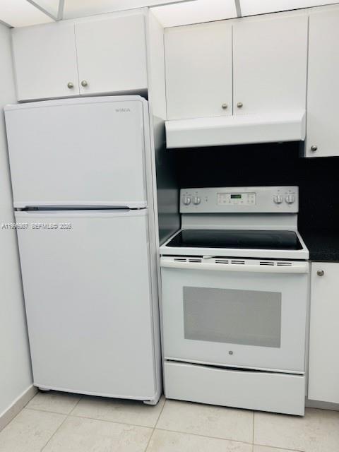 Building Photo - 2425 NE 135th St