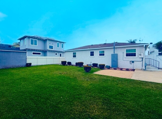 Building Photo - Classic Crown Point Beach Home – Charming Coastal Living Just Minutes from the Bay