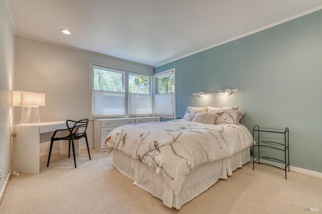 Building Photo - 1704 San Anselmo Ave