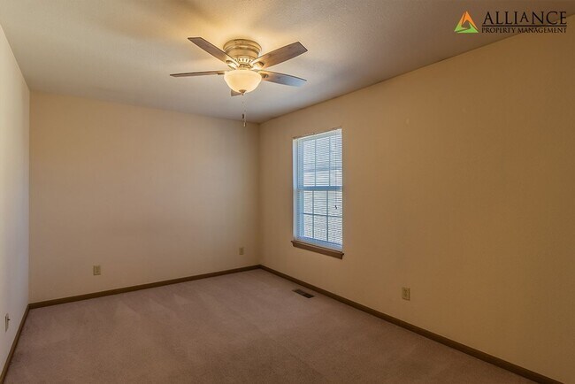 Building Photo - Bluemont Ave. 815-817