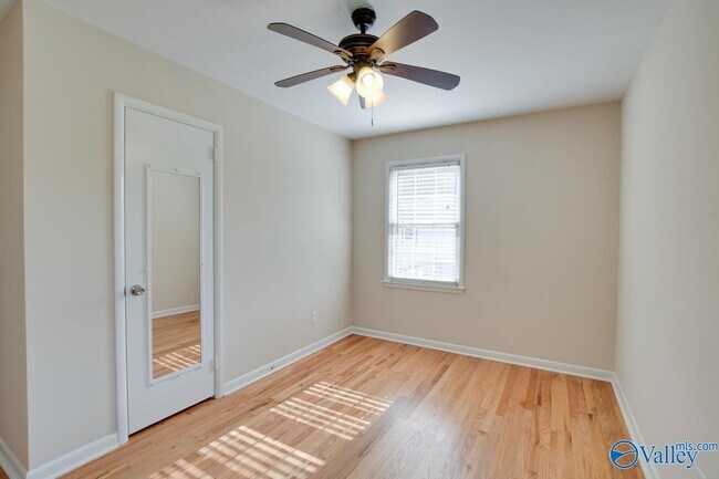 Building Photo - 1830 Oakwood Ave NE