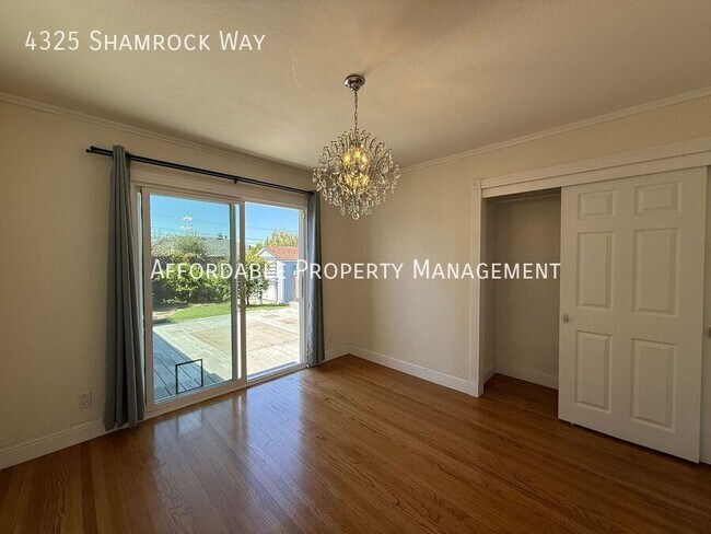 Building Photo - 4325 Shamrock Way