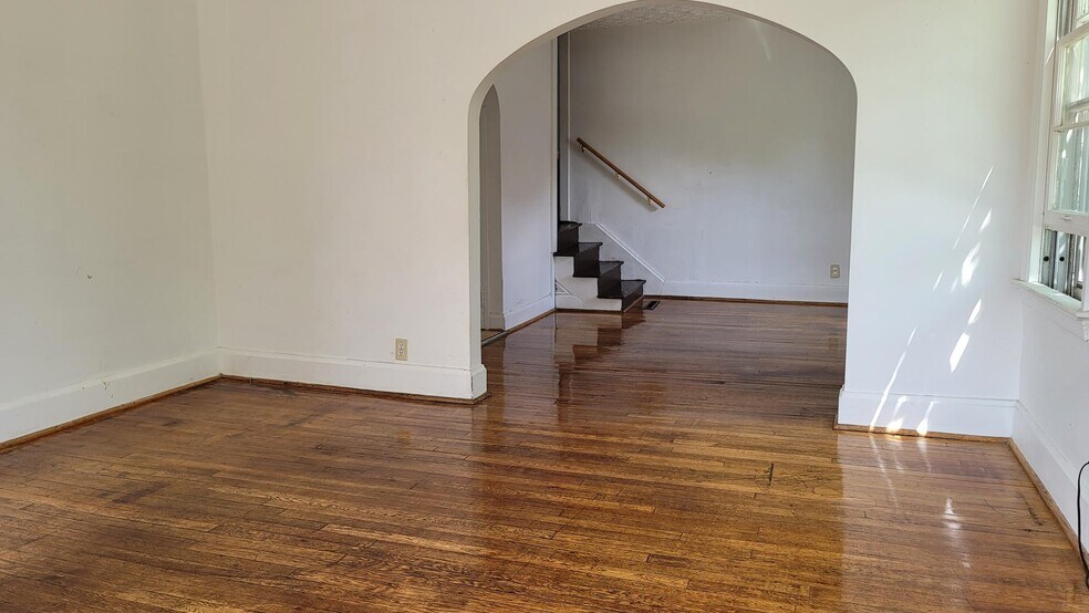 Building Photo - 658 S Rockhill Ave