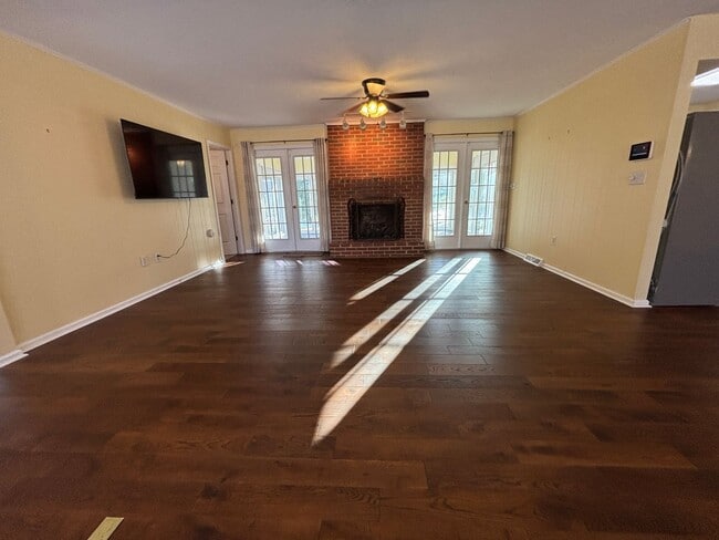 Building Photo - 136 Grimes St