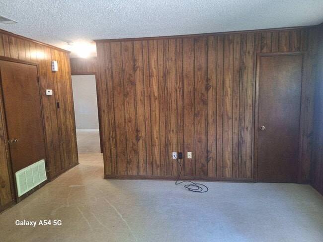 Building Photo - 2207 Wolf Ridge Rd