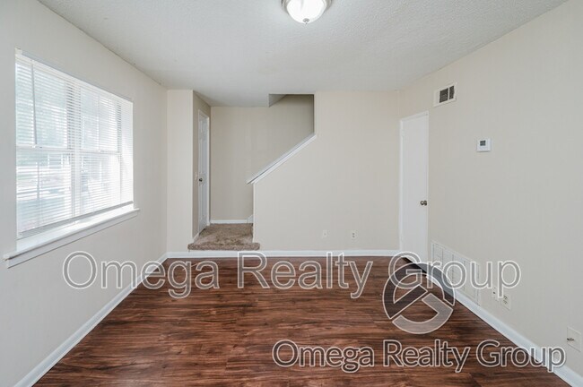 Building Photo - 600 S Broadway Ave