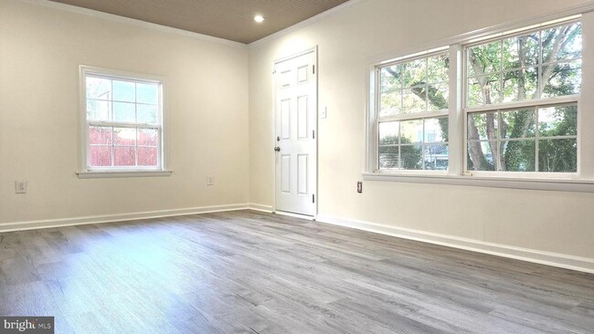 Building Photo - 356 Mockingbird Ave