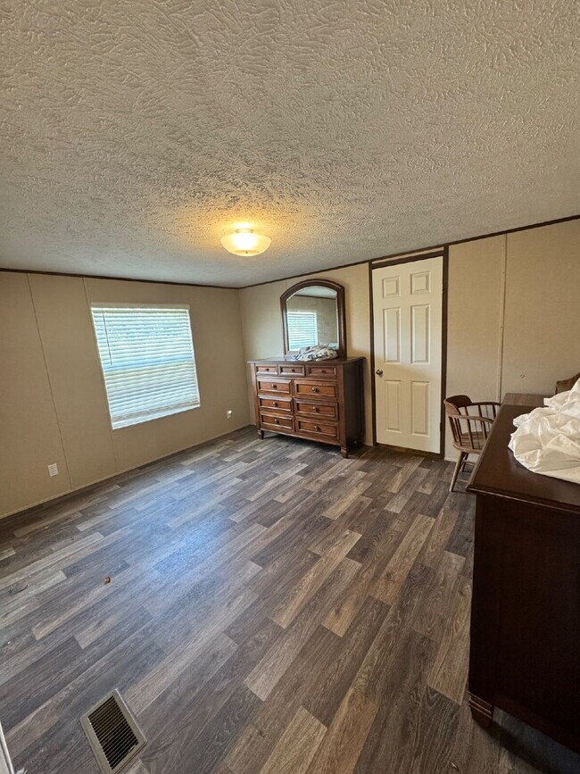 Building Photo - 2 bed 2 bath in Fair Play