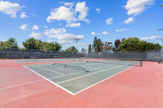 Building Photo - Spacious 3 Bed 2 Bath Townhome in Villa Po...