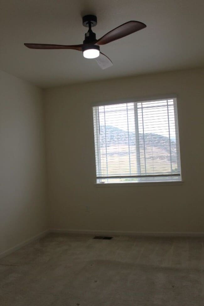 Building Photo - Chatfield Bluffs Condo w/ 3 BR/3 BA!!