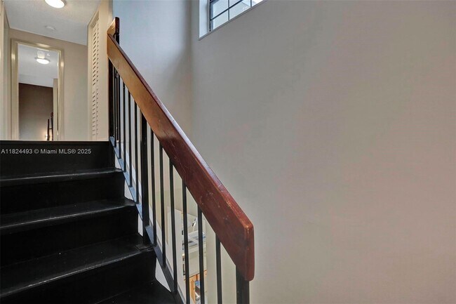 Building Photo - 10540 SW 154th Ct