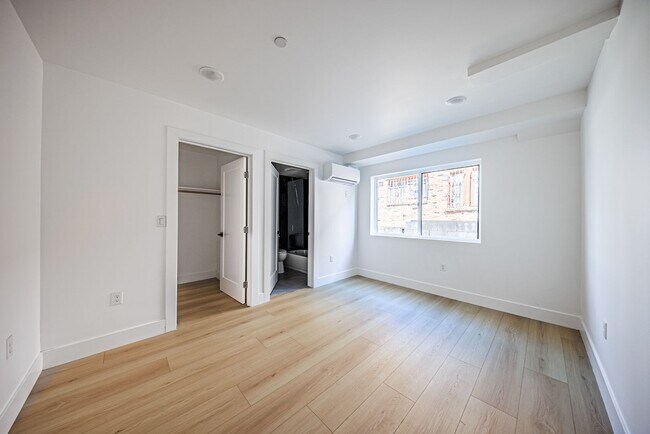 Building Photo - 1259 S Longwood Ave