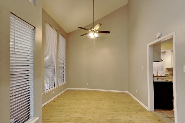 Building Photo - 542 Enchanted Hollow Dr