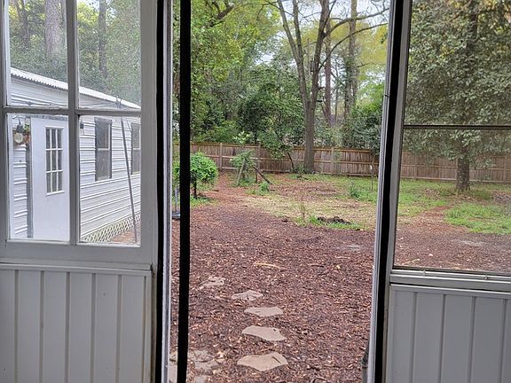 Building Photo - 804 Davis Ave