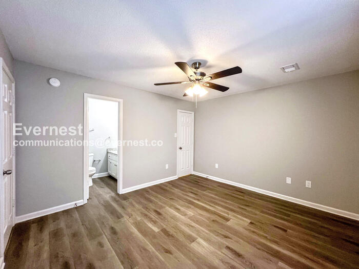 Building Photo - 5637 Kaitlyn Dr W