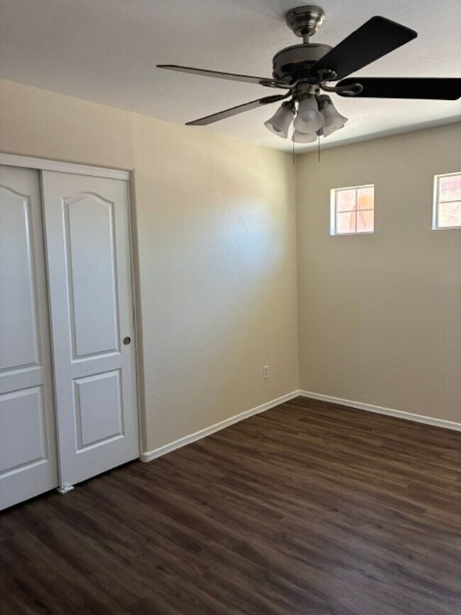 Building Photo - Spacious 4 Bedroom Home in Avondale!