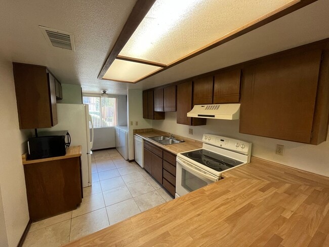 Building Photo - TOWNHOME - VILLAGE OF OAK CREEK - WILD TURKEY