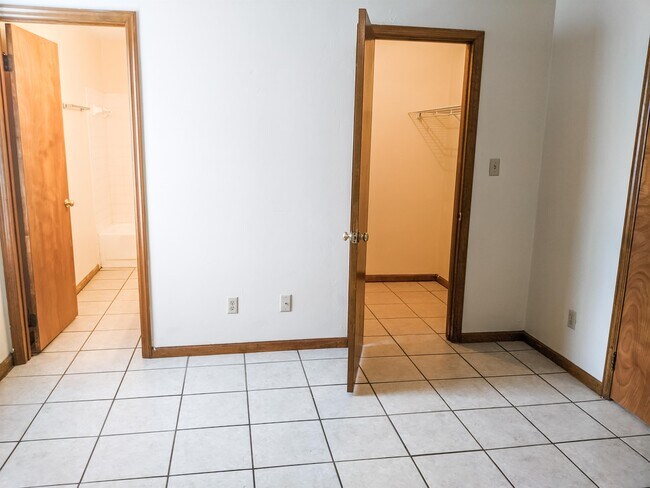 Building Photo - 1098 Rockbrook Ct