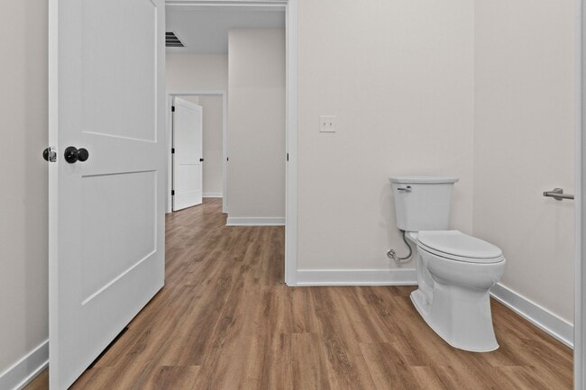 Building Photo - Incredible 2 bedroom 1 bathroom Duplex!