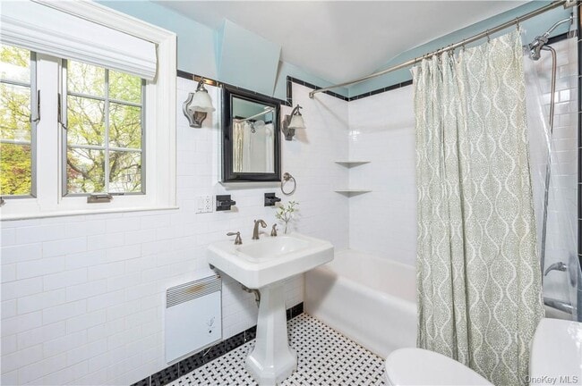 Building Photo - 468 Murray St