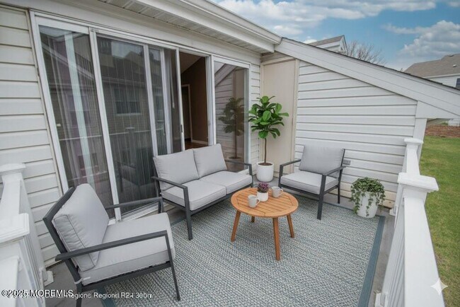 Building Photo - 174 Tulip Ln