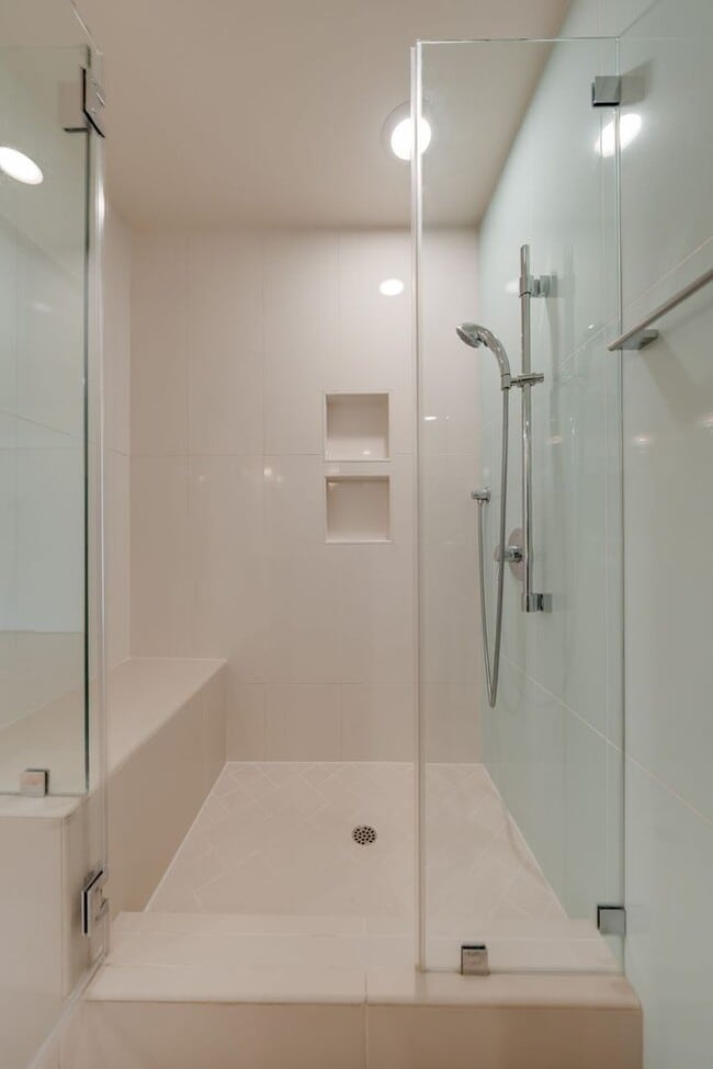 Building Photo - Charming 3 Bedroom Single-Story with Firep...