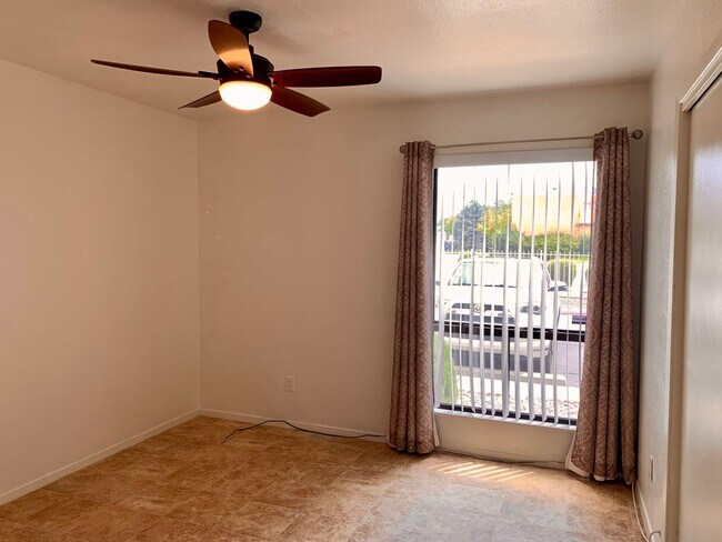 Building Photo - Lovely 2 Bedroom, 2 Bath Condo In The NE!