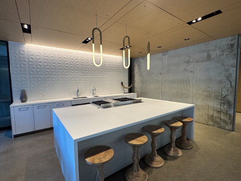 Building Photo - 167 N Desplaines St