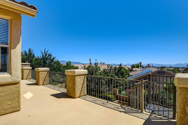 Building Photo - Stunning Summerlin Pool Home!