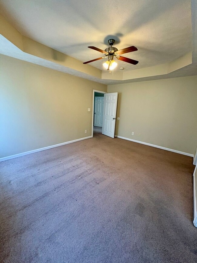 Building Photo - Nice home awaiting you to call home today- close to shopping and dining