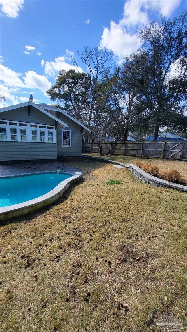 Building Photo - 1800 E Lloyd St