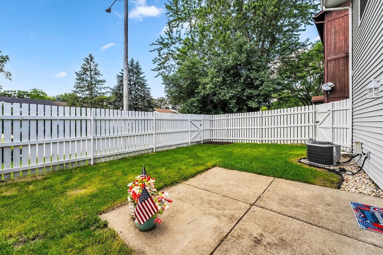 Building Photo - 1110 Riverwood Dr