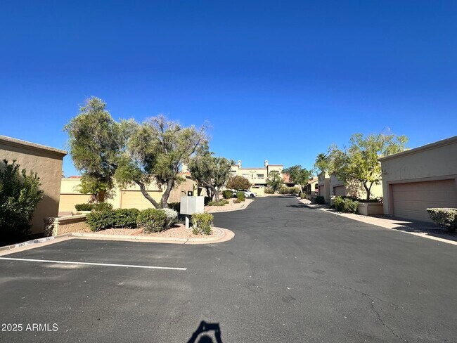 Building Photo - 16724 E Gunsight Dr