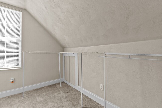 Building Photo - Charming 3-Bedroom Home for Rent in Norfolk!
