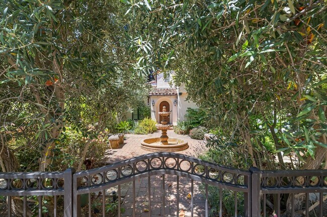 Building Photo - Mediterranean Beauty in Crescent Park – 5B...