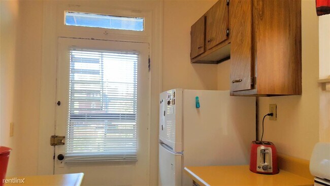 Building Photo - 2 br, 1 bath 4plex - 5106 Westminster Pl A...